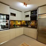 Apartment 19th & 18th & 7th Floor Secure With Pool & Fitness & Parking Included In Price - Self Check-in Available