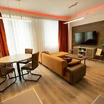 19th & 18th & 7th Floor Secure With Pool & Fitness & Parking Included In Price - Self Check-in Available