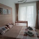 Apartment 19th & 18th & 7th Floor Secure With Pool & Fitness & Parking Included In Price - Self Check-in Available