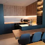 19th & 18th & 7th Floor Secure With Pool & Fitness & Parking Included In Price - Self Check-in Available Apartment *