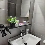 Apartment 19th & 18th & 7th Floor Secure With Pool & Fitness & Parking Included In Price - Self Check-in Available *