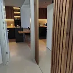 19th & 18th & 7th Floor Secure With Pool & Fitness & Parking Included In Price - Self Check-in Available *