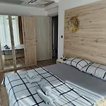19th & 18th & 7th Floor Secure With Pool & Fitness & Parking Included In Price - Self Check-in Available Apartment *