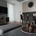 19th & 18th & 7th Floor Secure With Pool & Fitness & Parking Included In Price - Self Check-in Available *