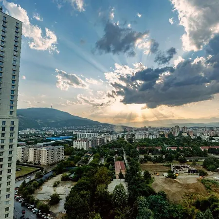 19th & 18th & 7th Floor Secure With Pool & Fitness & Parking Included In Price - Self Check-in Available Skopje