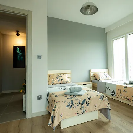 19th & 18th Floor Secure With Pool & Fitness & Parking Included In Price * Скоп'є