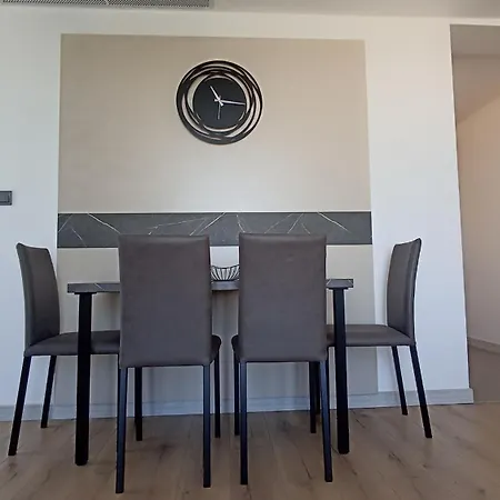 19th & 18th Floor Secure With Pool & Fitness & Parking Included In Price