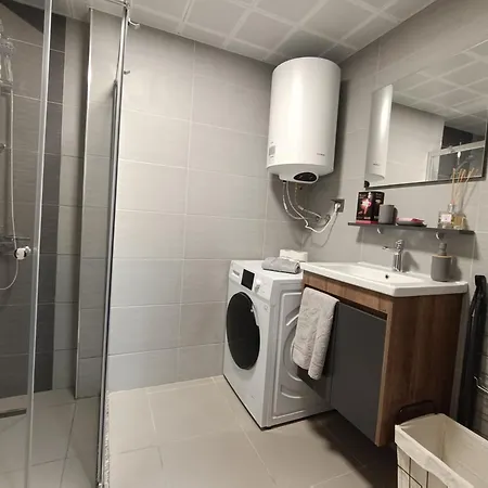 19th & 18th Floor Secure With Pool & Fitness & Parking Included In Price