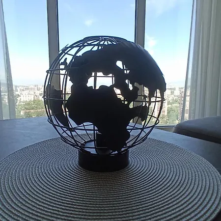 19th & 18th Floor Secure With Pool & Fitness & Parking Included In Price Апартаменти