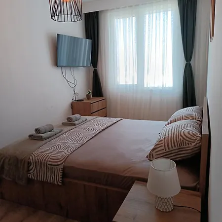 19th & 18th & 7th Floor Secure With Pool & Fitness & Parking Included In Price - Self Check-in Available * Skopje