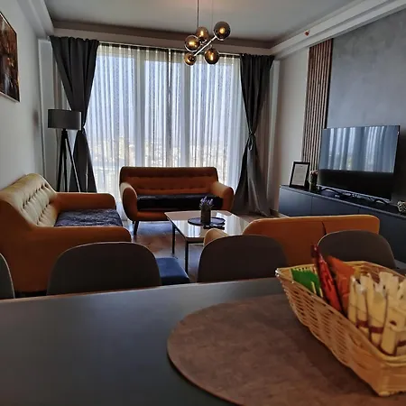 19th & 18th & 7th Floor Secure With Pool & Fitness & Parking Included In Price - Self Check-in Available * Skopje
