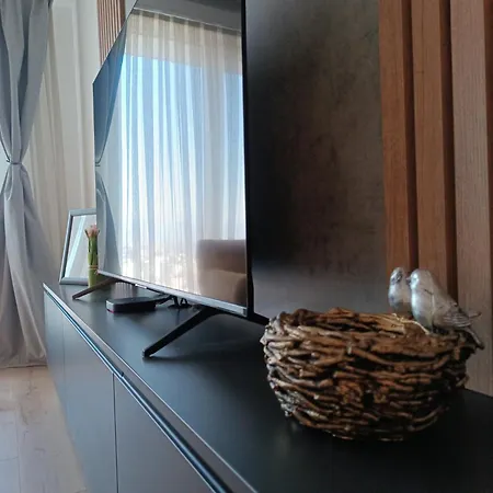 19th & 18th Floor Secure With Pool & Fitness & Parking Included In Price