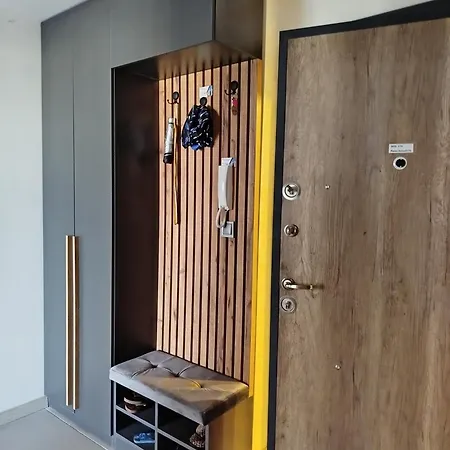 19th & 18th Floor Secure With Pool & Fitness & Parking Included In Price Апартаменти