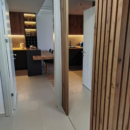 19th & 18th & 7th Floor Secure With Pool & Fitness & Parking Included In Price - Self Check-in Available *