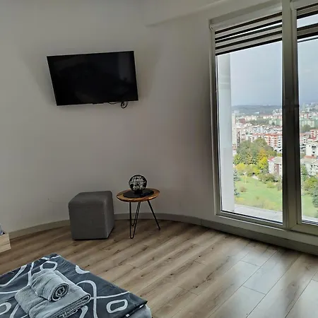 19th & 18th Floor Secure With Pool & Fitness & Parking Included In Price