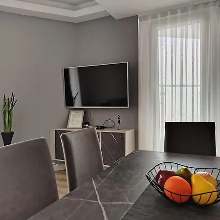 19th & 18th & 7th Floor Secure With Pool & Fitness & Parking Included In Price - Self Check-in Available *