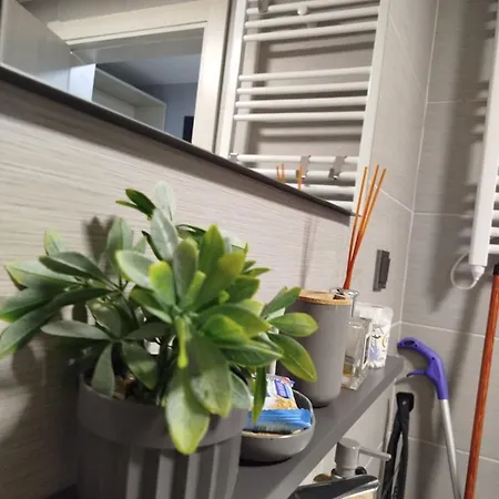 19th & 18th Floor Secure With Pool & Fitness & Parking Included In Price *