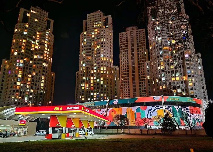 19th & 18th & 7th Floor Secure With Pool & Fitness & Parking Included In Price - Self Check-in Available *