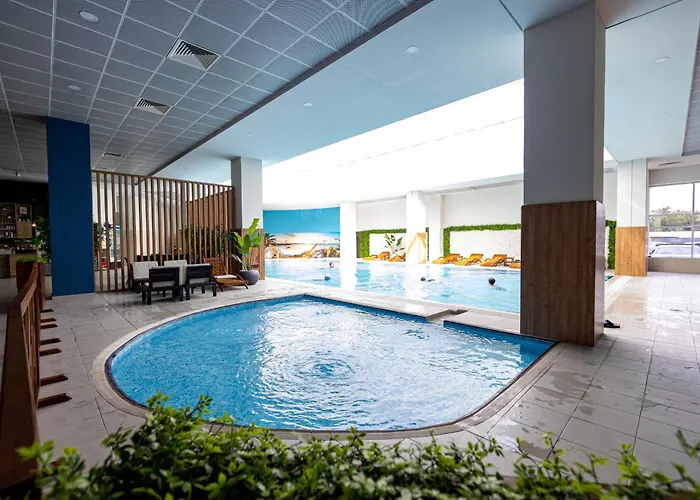 19th & 18th & 7th Floor Secure With Pool & Fitness & Parking Included In Price - Self Check-in Available