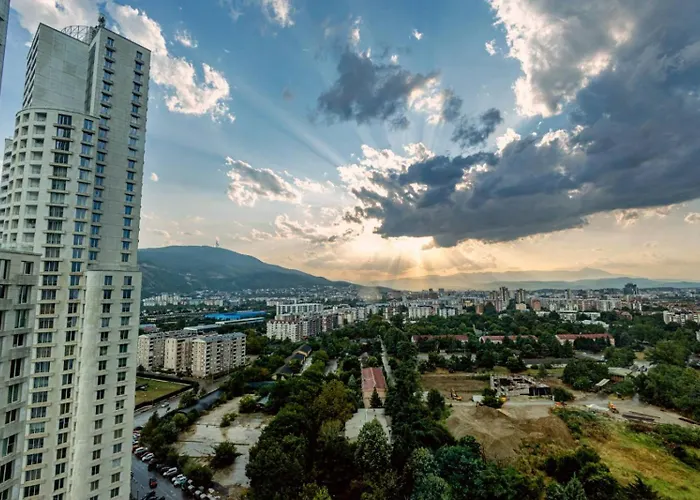 19th & 18th & 7th Floor Secure With Pool & Fitness & Parking Included In Price - Self Check-in Available Skopje