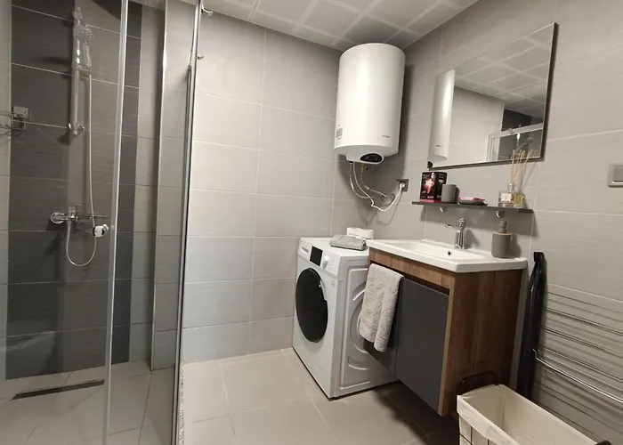 19th & 18th & 7th Floor Secure With Pool & Fitness & Parking Included In Price