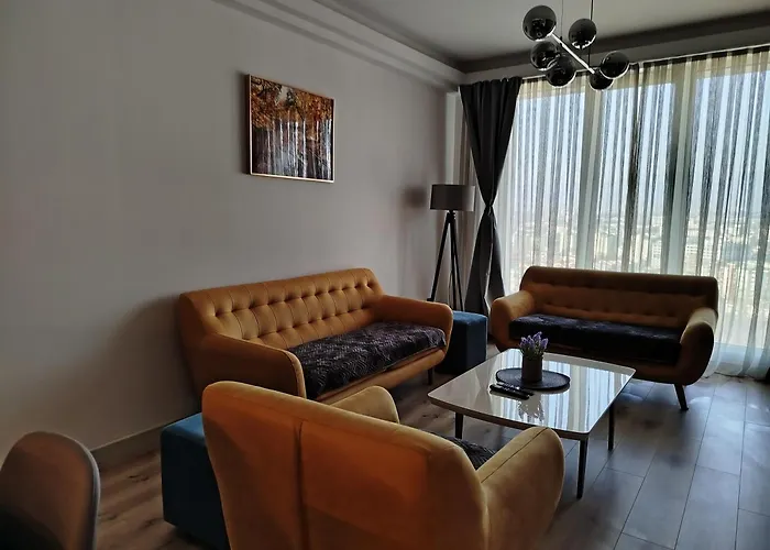 19th & 18th & 7th Floor Secure With Pool & Fitness & Parking Included In Price *