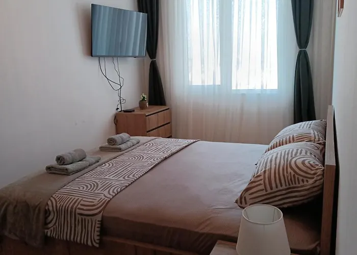 19th & 18th & 7th Floor Secure With Pool & Fitness & Parking Included In Price - Self Check-in Available * Skopje