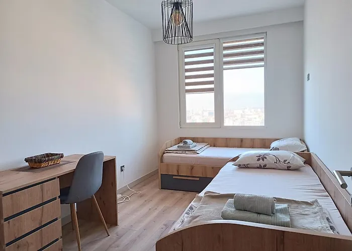 19th & 18th & 7th Floor Secure With Pool & Fitness & Parking Included In Price - Self Check-in Available