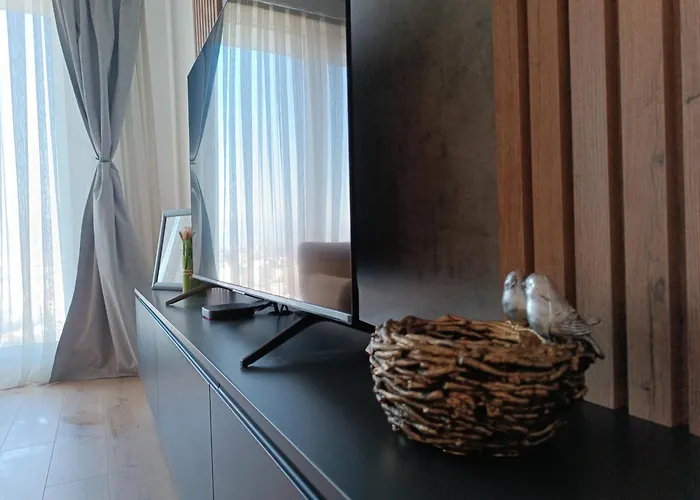 19th & 18th & 7th Floor Secure With Pool & Fitness & Parking Included In Price