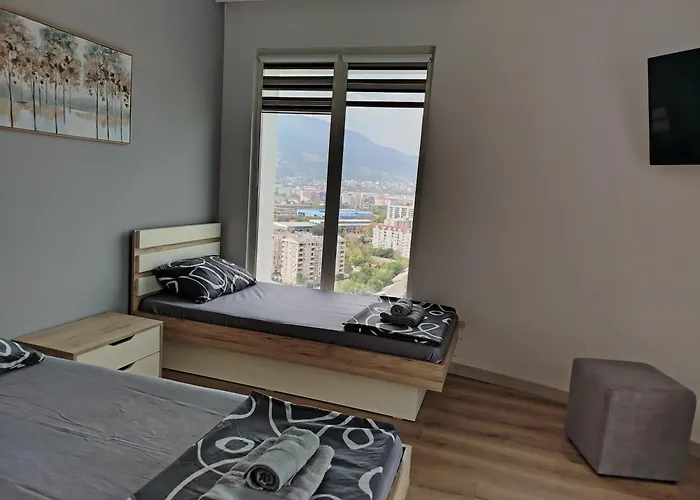 19th & 18th & 7th Floor Secure With Pool & Fitness & Parking Included In Price - Self Check-in Available