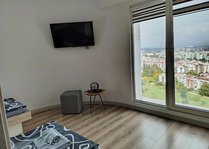 19th & 18th & 7th Floor Secure With Pool & Fitness & Parking Included In Price