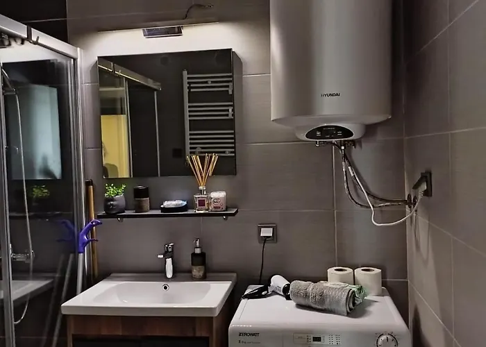 Apartment 19th & 18th & 7th Floor Secure With Pool & Fitness & Parking Included In Price