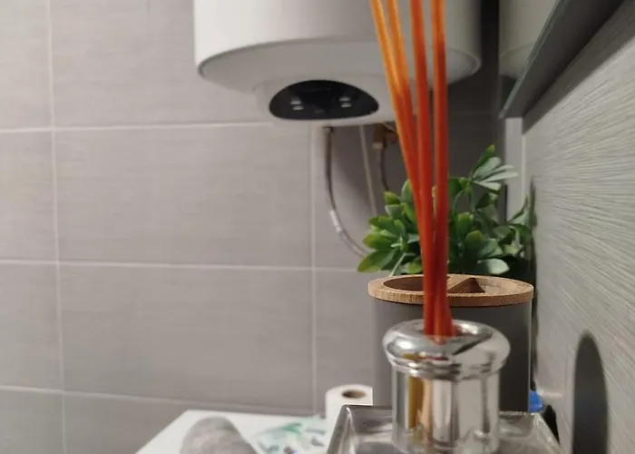 19th & 18th & 7th Floor Secure With Pool & Fitness & Parking Included In Price - Self Check-in Available *