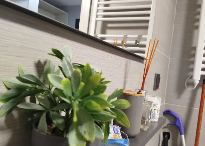 19th & 18th & 7th Floor Secure With Pool & Fitness & Parking Included In Price - Self Check-in Available *