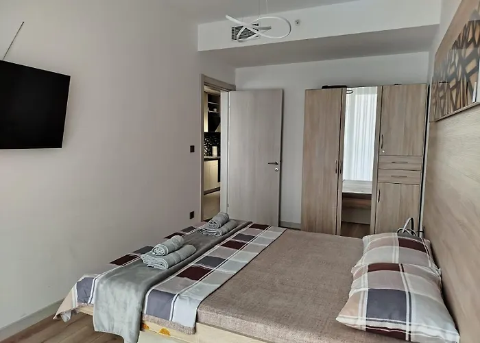 Apartment 19th & 18th & 7th Floor Secure With Pool & Fitness & Parking Included In Price