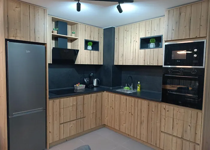 19th & 18th & 7th Floor Secure With Pool & Fitness & Parking Included In Price *