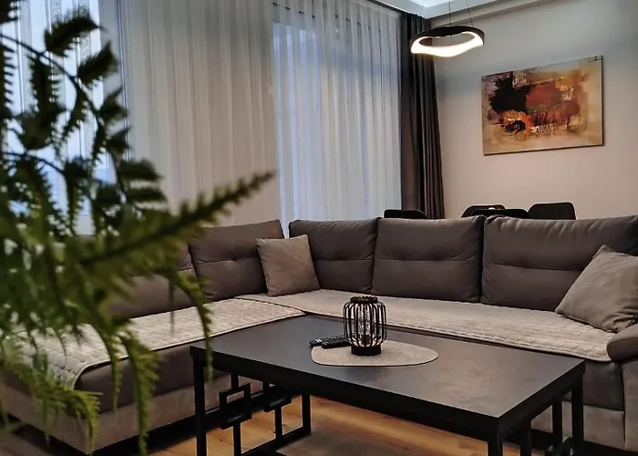 19th & 18th & 7th Floor Secure With Pool & Fitness & Parking Included In Price - Self Check-in Available